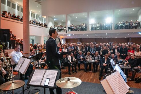 Gratulation und Dank für das privatwirtschaftliche Engagement der Albert Konzerte: Martin Horn, Oberbürgermeister der Stadt Freiburg